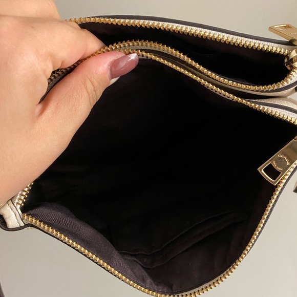 Womens Coach crossbody - Picture 8 of 9